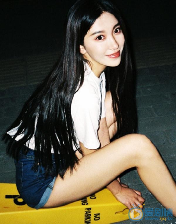 张琳艺夜色街拍 张琳艺高清写真_张琳艺高清剧照