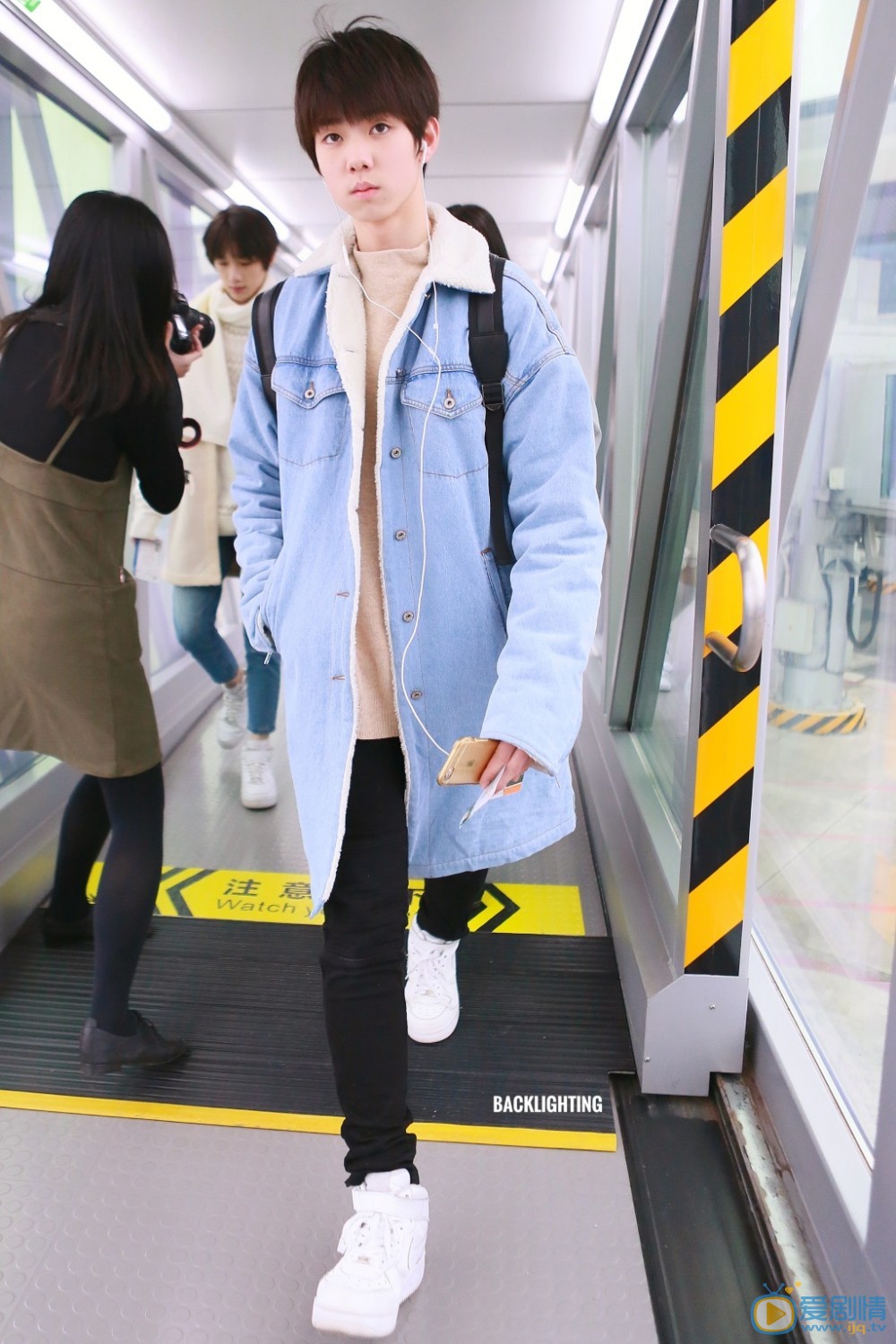 陈玺达机场照写真 陈玺达高清写真_陈玺达高清剧照