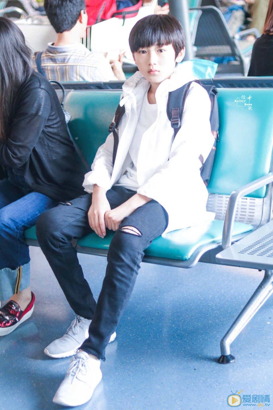 宋亚轩白衣少年写真 宋亚轩高清写真_宋亚轩高清剧照