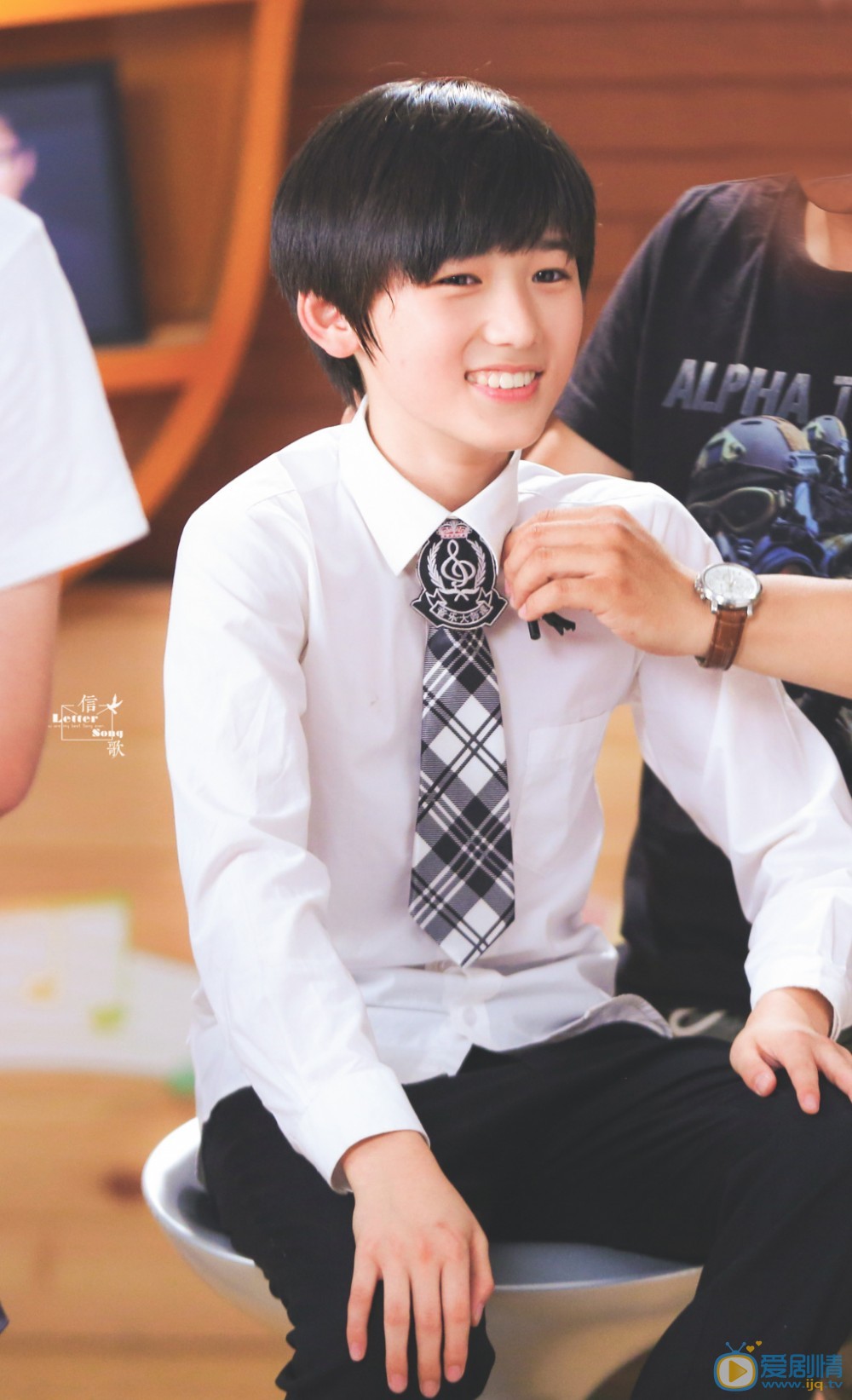 宋亚轩白衣少年写真 宋亚轩高清写真_宋亚轩高清剧照