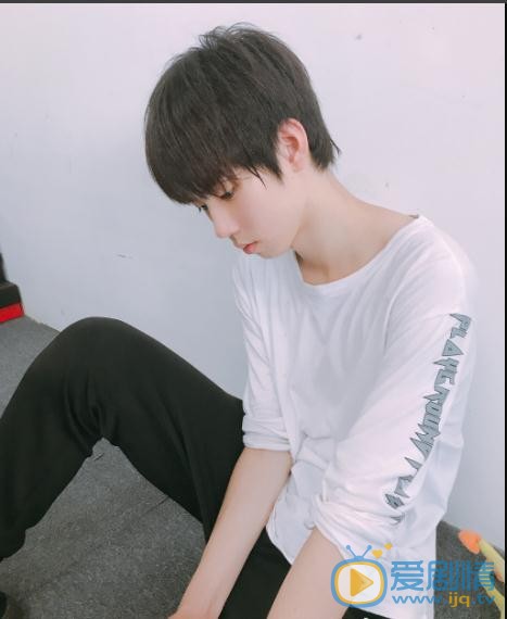 陈玺达白衣少年写真 陈玺达高清写真_陈玺达高清剧照