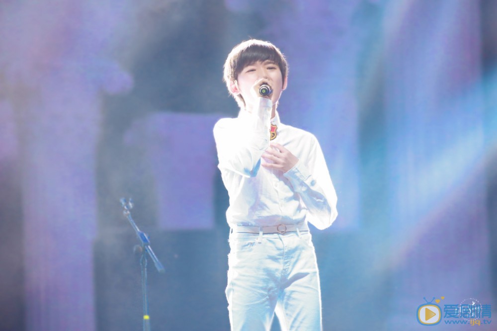 宋亚轩白衣少年写真 宋亚轩高清写真_宋亚轩高清剧照