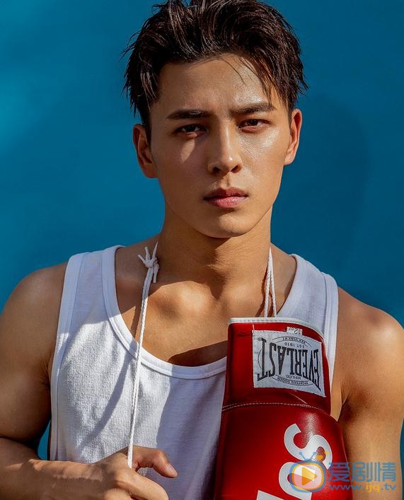 那刻的怦然心动邱家武是谁扮演的？邱家武扮演者洪尧个人资料、写真及生活照欣赏