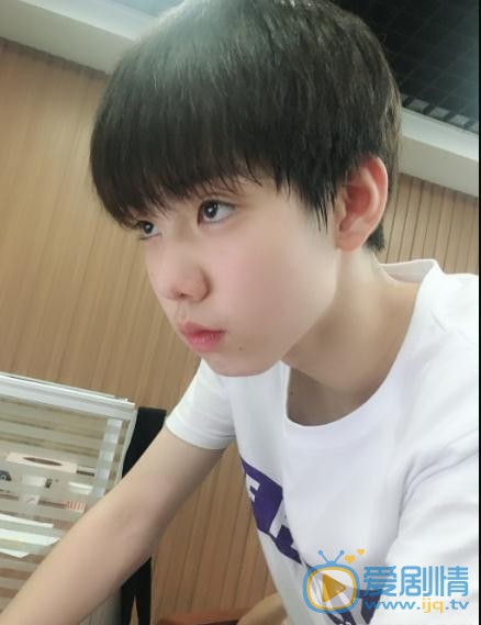 陈玺达白衣少年写真 陈玺达高清写真_陈玺达高清剧照