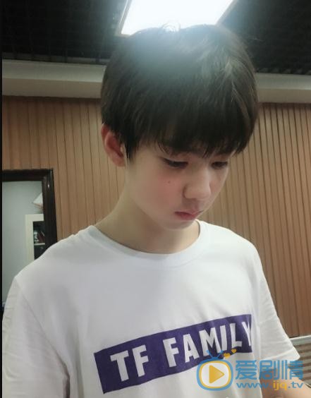 陈玺达白衣少年写真 陈玺达高清写真_陈玺达高清剧照