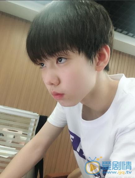 陈玺达白衣少年写真 陈玺达高清写真_陈玺达高清剧照