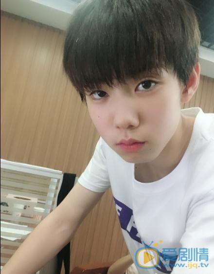 陈玺达白衣少年写真 陈玺达高清写真_陈玺达高清剧照