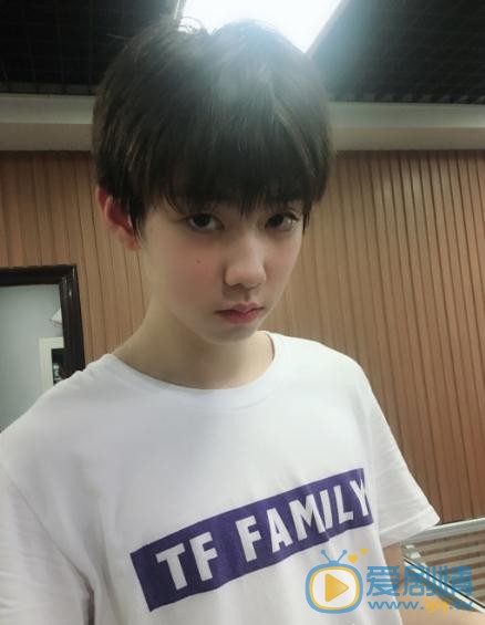 陈玺达白衣少年写真 陈玺达高清写真_陈玺达高清剧照