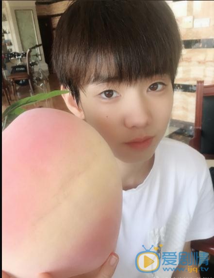 陈玺达白衣少年写真 陈玺达高清写真_陈玺达高清剧照