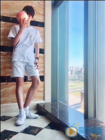 陈玺达白衣少年写真 陈玺达高清写真_陈玺达高清剧照