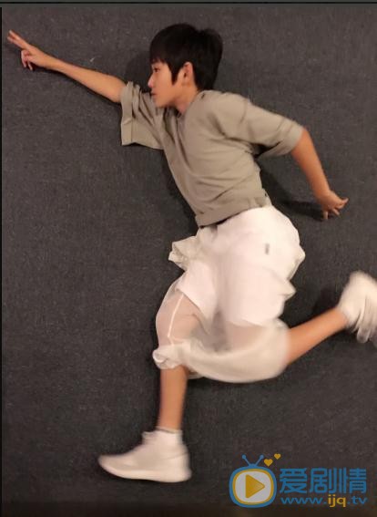 宋亚轩搞怪写真 宋亚轩高清写真_宋亚轩高清剧照