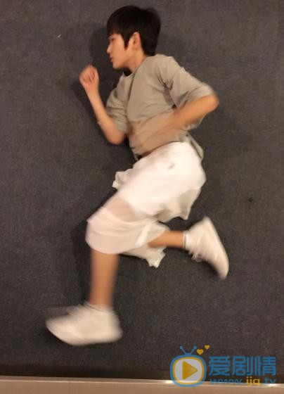 宋亚轩搞怪写真 宋亚轩高清写真_宋亚轩高清剧照