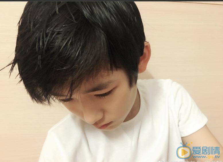 宋亚轩白衣少年写真 宋亚轩高清写真_宋亚轩高清剧照