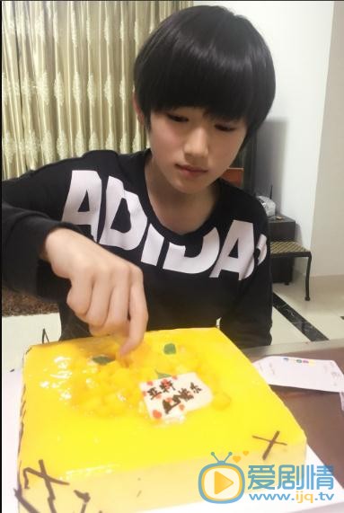 宋亚轩参加活动写真 宋亚轩高清写真_宋亚轩高清剧照