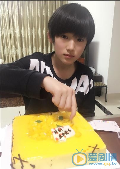 宋亚轩参加活动写真 宋亚轩高清写真_宋亚轩高清剧照