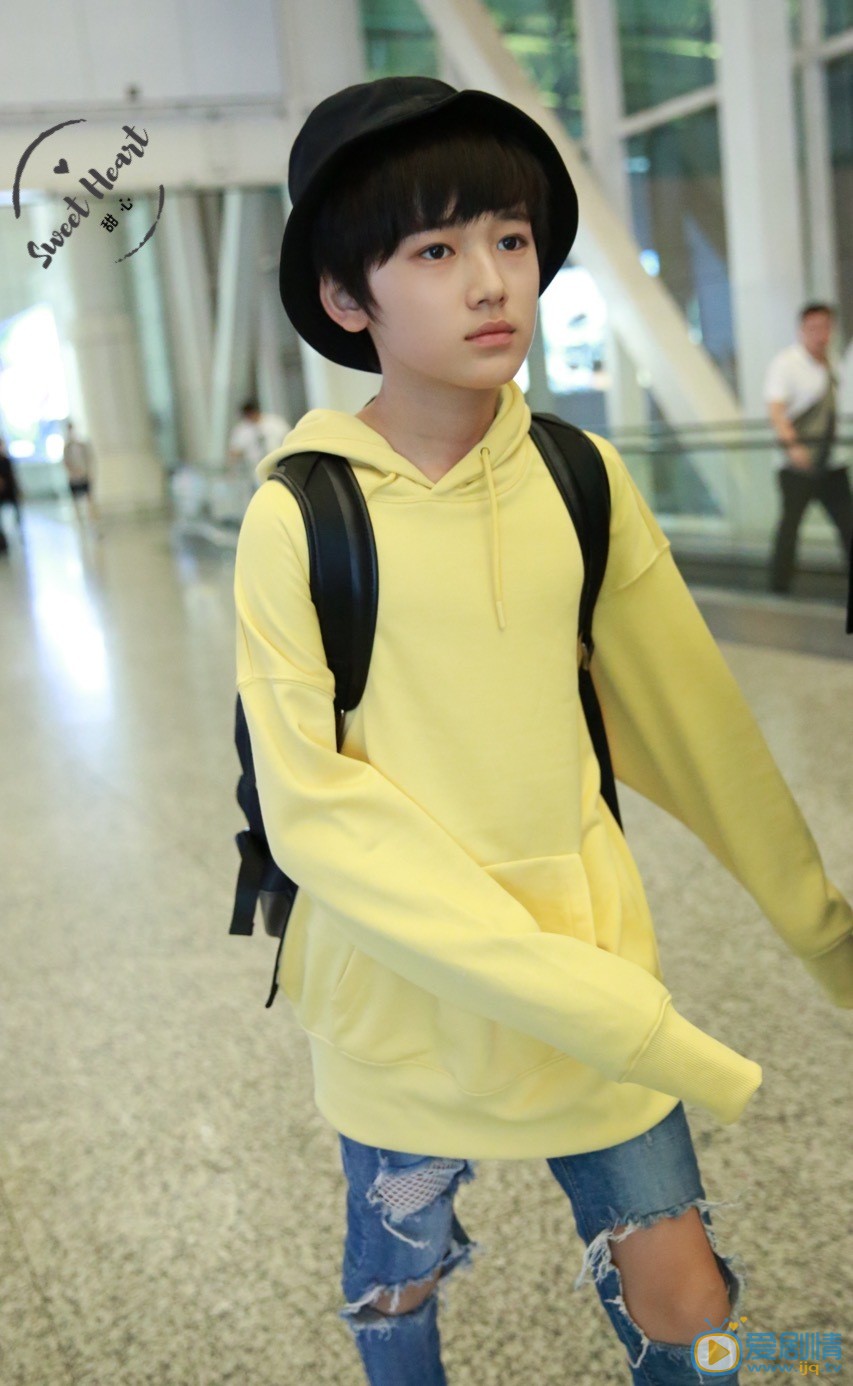 宋亚轩机场照写真 宋亚轩高清写真_宋亚轩高清剧照