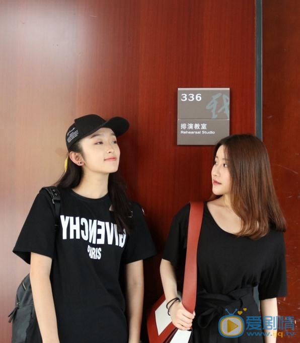 陈臻与人合照 陈臻高清写真_陈臻高清剧照