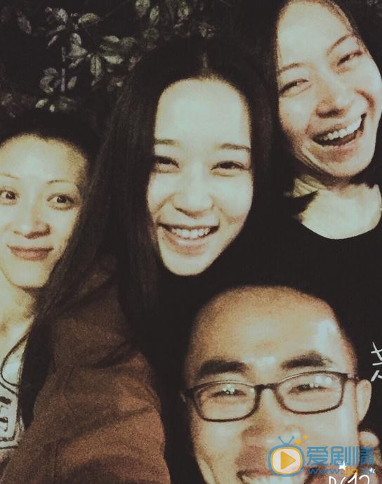 杨旸与人合照 杨旸高清写真_杨旸高清剧照