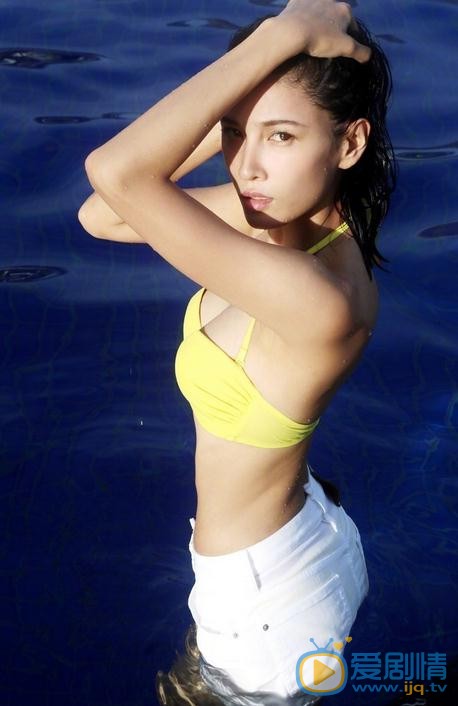 张蓝心性感街拍 张蓝心高清写真_张蓝心高清剧照