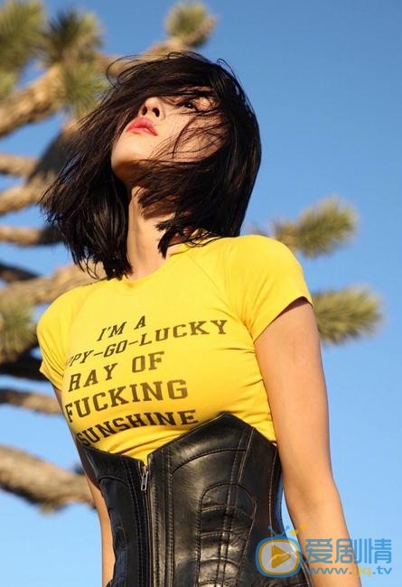 张蓝心性感街拍 张蓝心高清写真_张蓝心高清剧照