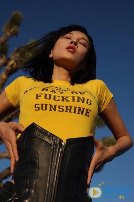 张蓝心性感街拍 张蓝心高清写真_张蓝心高清剧照