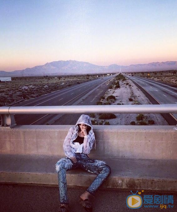 张蓝心性感街拍 张蓝心高清写真_张蓝心高清剧照