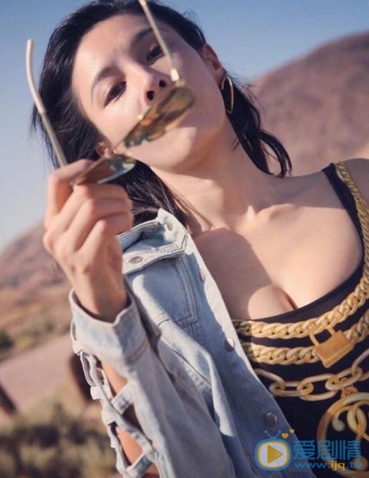 张蓝心性感街拍 张蓝心高清写真_张蓝心高清剧照