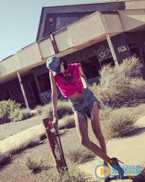 张蓝心性感街拍 张蓝心高清写真_张蓝心高清剧照