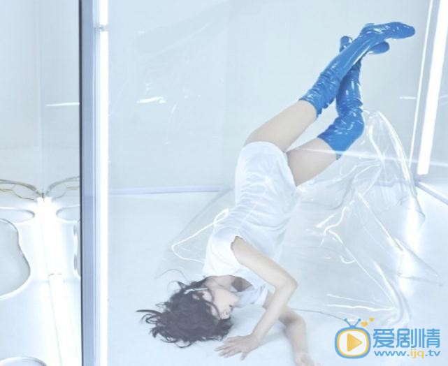 张蓝心时尚杂志 张蓝心高清写真_张蓝心高清剧照