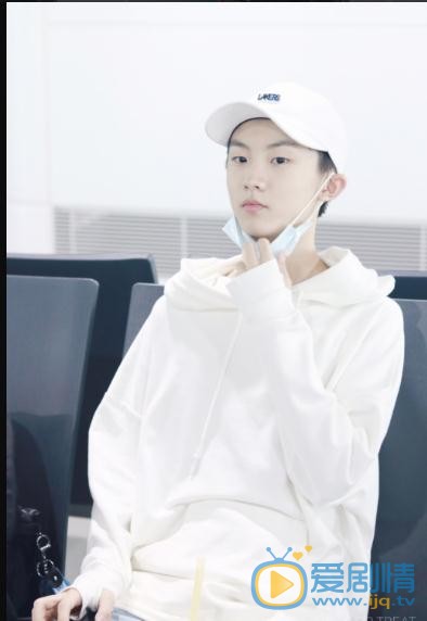 马嘉祺白衣少年写真 马嘉祺高清写真_马嘉祺高清剧照