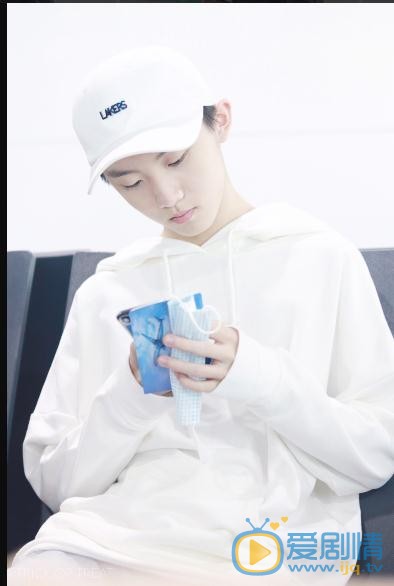 马嘉祺白衣少年写真 马嘉祺高清写真_马嘉祺高清剧照