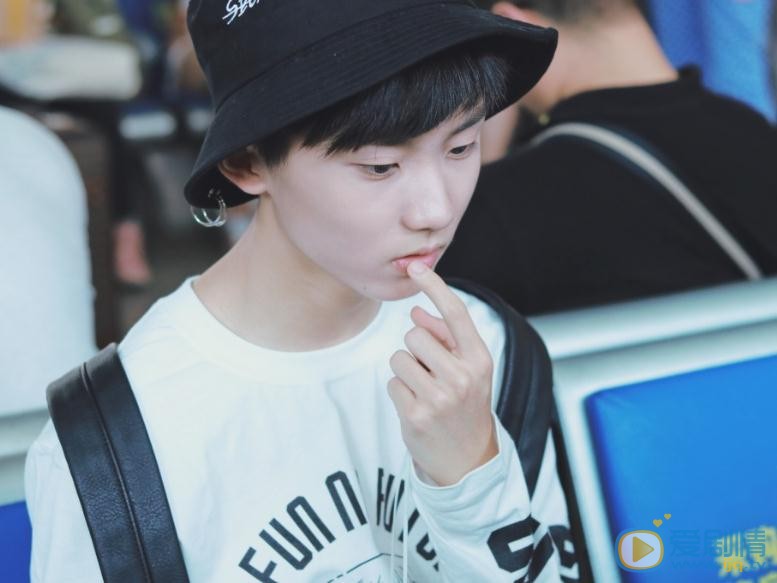 马嘉祺白衣少年写真 马嘉祺高清写真_马嘉祺高清剧照