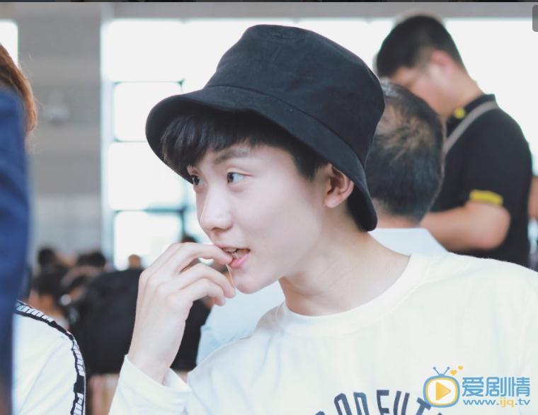 马嘉祺白衣少年写真 马嘉祺高清写真_马嘉祺高清剧照