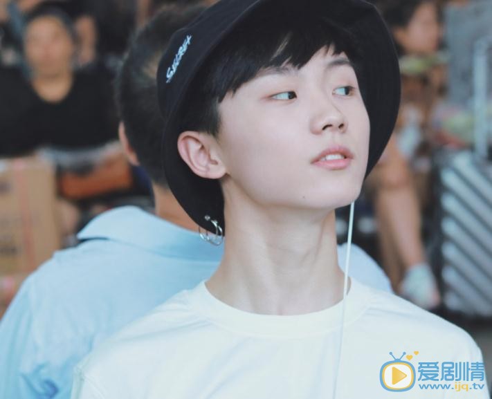 马嘉祺白衣少年写真 马嘉祺高清写真_马嘉祺高清剧照