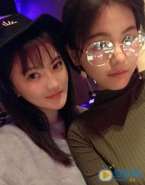 詹思羽与人合照 詹思羽高清写真_詹思羽高清剧照
