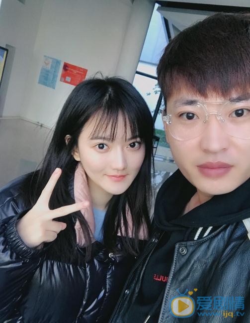 詹思羽与人合照 詹思羽高清写真_詹思羽高清剧照