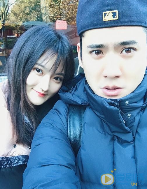 詹思羽与人合照 詹思羽高清写真_詹思羽高清剧照