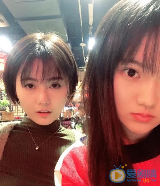 詹思羽与人合照 詹思羽高清写真_詹思羽高清剧照