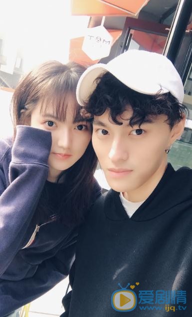 詹思羽与人合照 詹思羽高清写真_詹思羽高清剧照