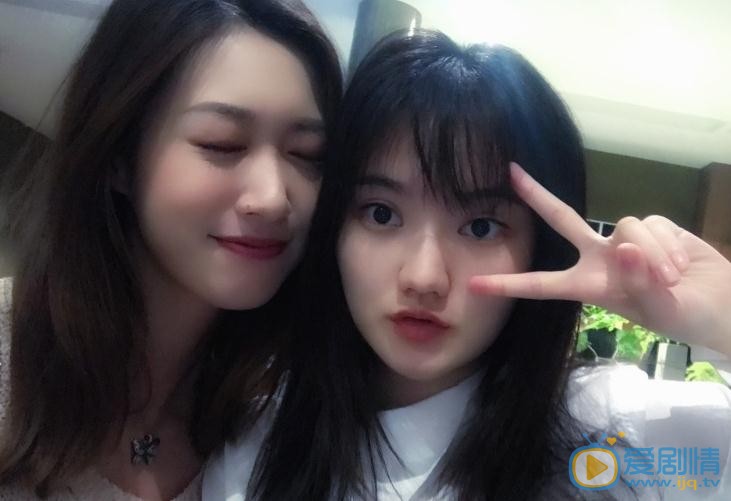 詹思羽与人合照 詹思羽高清写真_詹思羽高清剧照