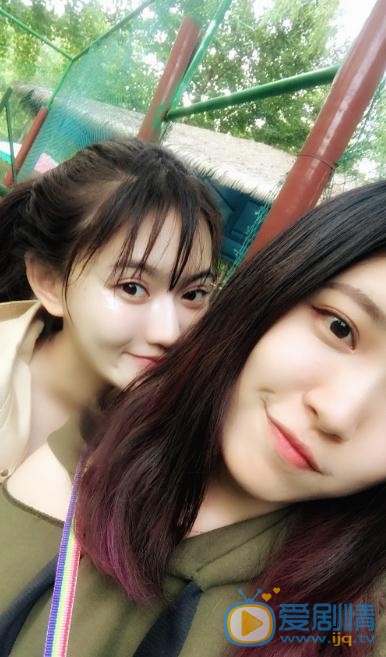 詹思羽与人合照 詹思羽高清写真_詹思羽高清剧照