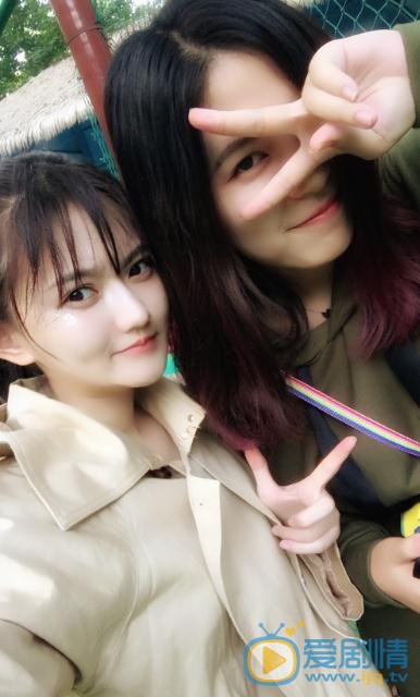 詹思羽与人合照 詹思羽高清写真_詹思羽高清剧照