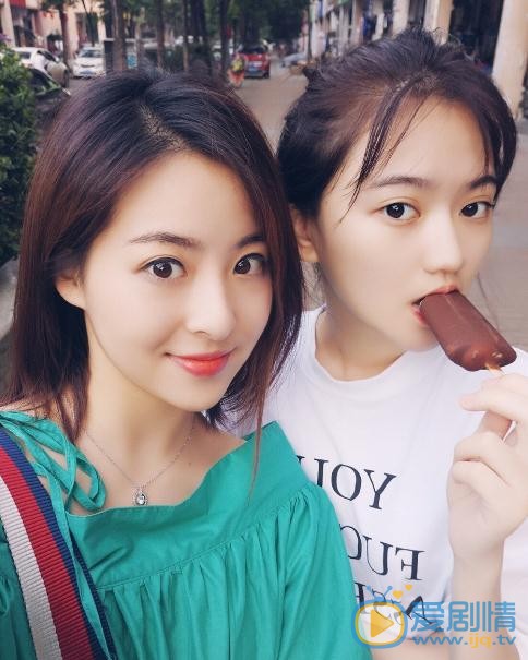 詹思羽与人合照 詹思羽高清写真_詹思羽高清剧照