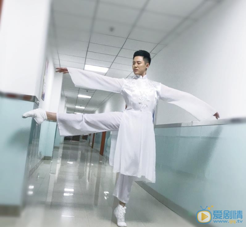 张仁博舞蹈写真照 张仁博高清写真_张仁博高清剧照