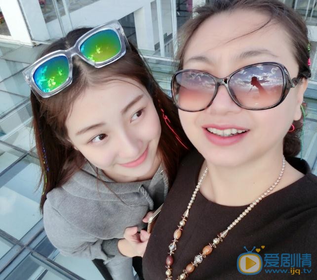 赵儒嫣与人合照 赵儒嫣高清写真_赵儒嫣高清剧照