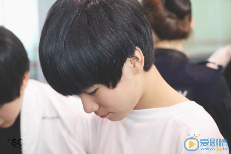 张真源白衣少年写真 张真源高清写真_张真源高清剧照