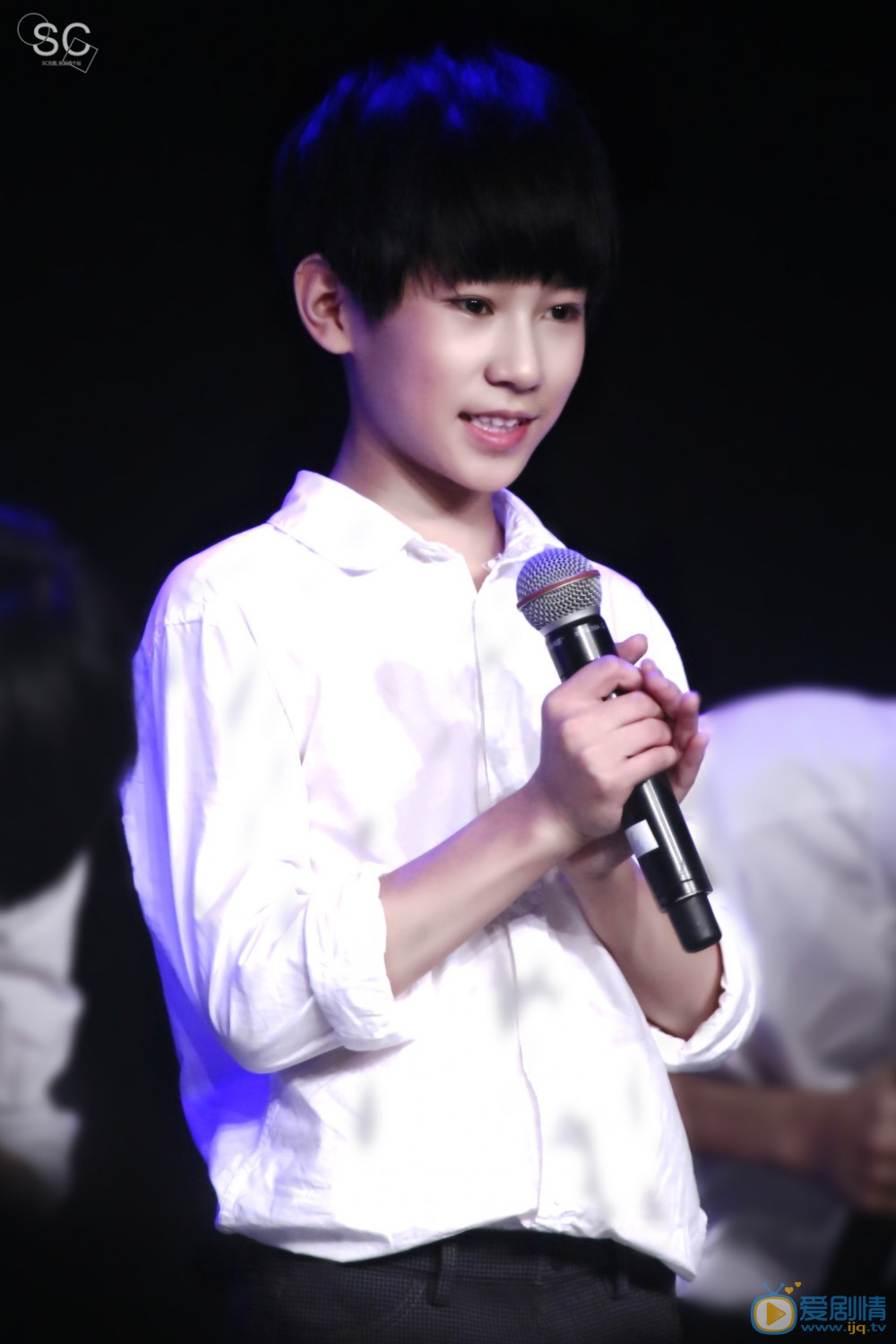 张真源白衣少年写真 张真源高清写真_张真源高清剧照