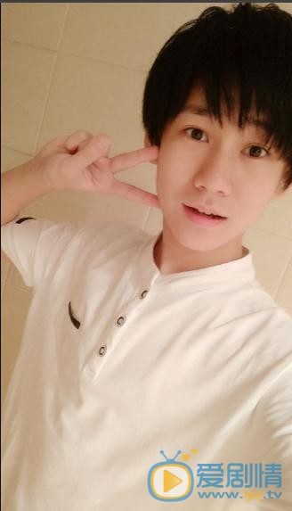 张真源白衣少年写真 张真源高清写真_张真源高清剧照
