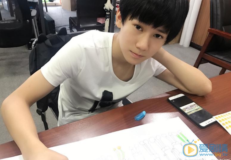 张真源白衣少年写真 张真源高清写真_张真源高清剧照