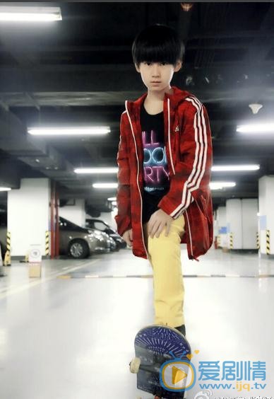 张真源机场照写真 张真源高清写真_张真源高清剧照